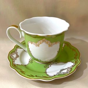Royal Porcelain White Roses 24k Gold Trim Tea Cup & Saucer E1213